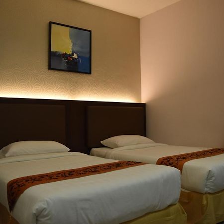 Sunrise Hotel Петалинг-Джая Экстерьер фото
