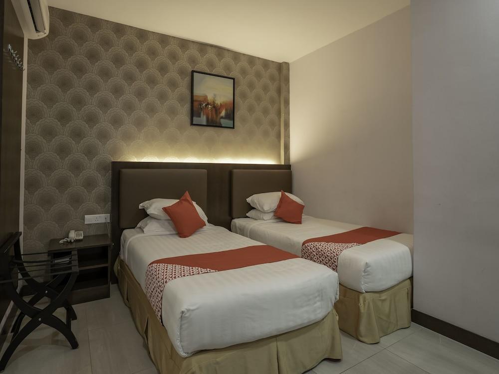 Sunrise Hotel Петалинг-Джая Экстерьер фото