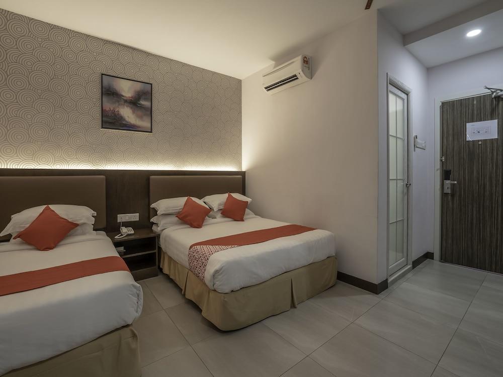 Sunrise Hotel Петалинг-Джая Экстерьер фото