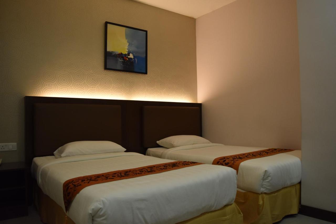 Sunrise Hotel Петалинг-Джая Экстерьер фото