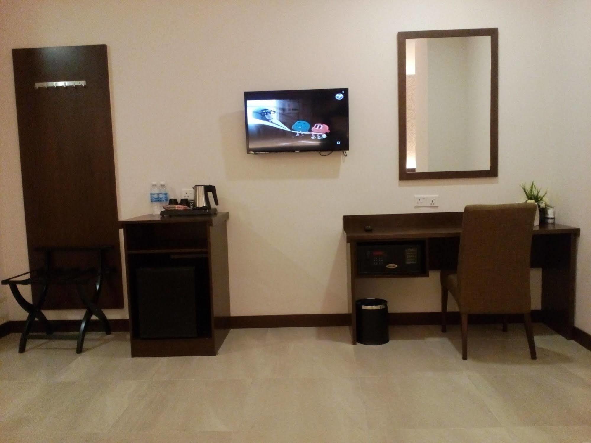 Sunrise Hotel Петалинг-Джая Экстерьер фото